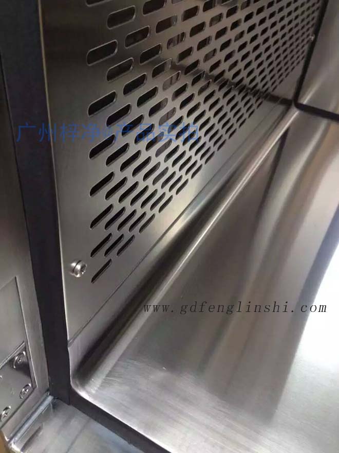 百級層流傳遞窗內外雙層殼體，內部四周圓弧處理，保證無縫隙連接；