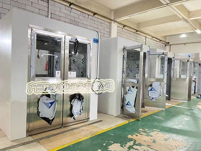 風(fēng)淋室運行過程中的噪音問題常常引起用戶關(guān)注 風(fēng)淋室運行過程中的噪音問題常常引起用戶關(guān)注