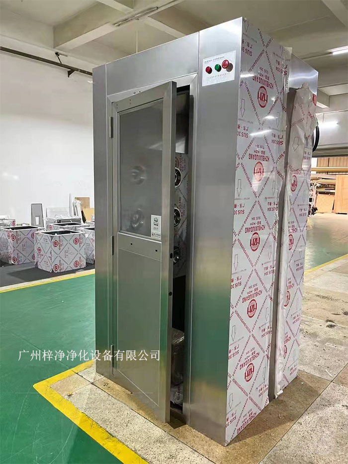 風淋室是潔凈室中用于人員凈化的重要裝置。