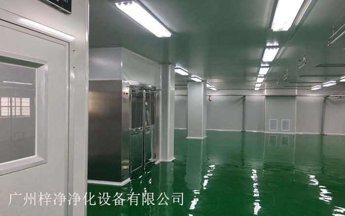 風淋室安裝在潔凈室入口是確保潔凈室、提高工作效率和保障人員安全的重要措施。