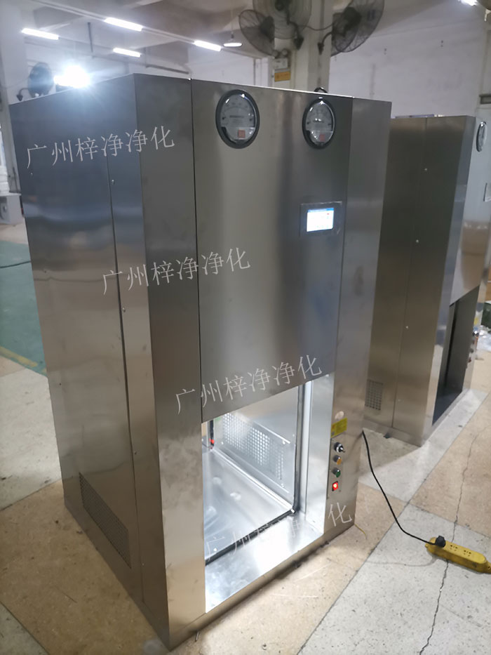 當傳遞窗與機器人連接時，機器人可以自動從傳遞窗中取出或放入物料，實現物料的自動傳遞。