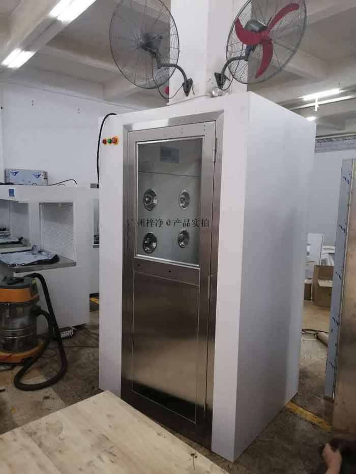 風(fēng)淋室主要用于凈化人員