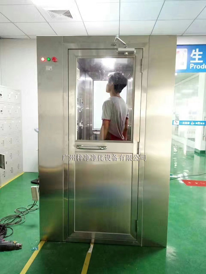 在使用前，應仔細檢查風淋室是否處于正常工作狀態，包括電氣系統、風機、風速、風淋室門等。