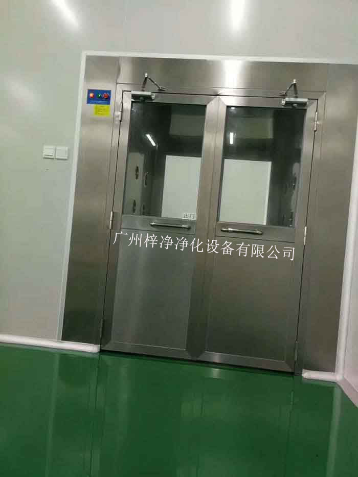 檢查風淋室高效過濾器和初效過濾器是否干凈，如有灰塵或雜質，應進行清潔或更換。