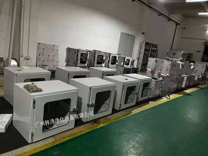 無(wú)塵車(chē)間風(fēng)淋室傳遞窗和超凈工作臺(tái)的相關(guān)介紹